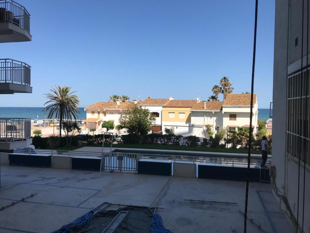 ולנסיה Apartamento En Complejo Residencial Con Piscina Y Garaje Frente Al Mar מראה חיצוני תמונה